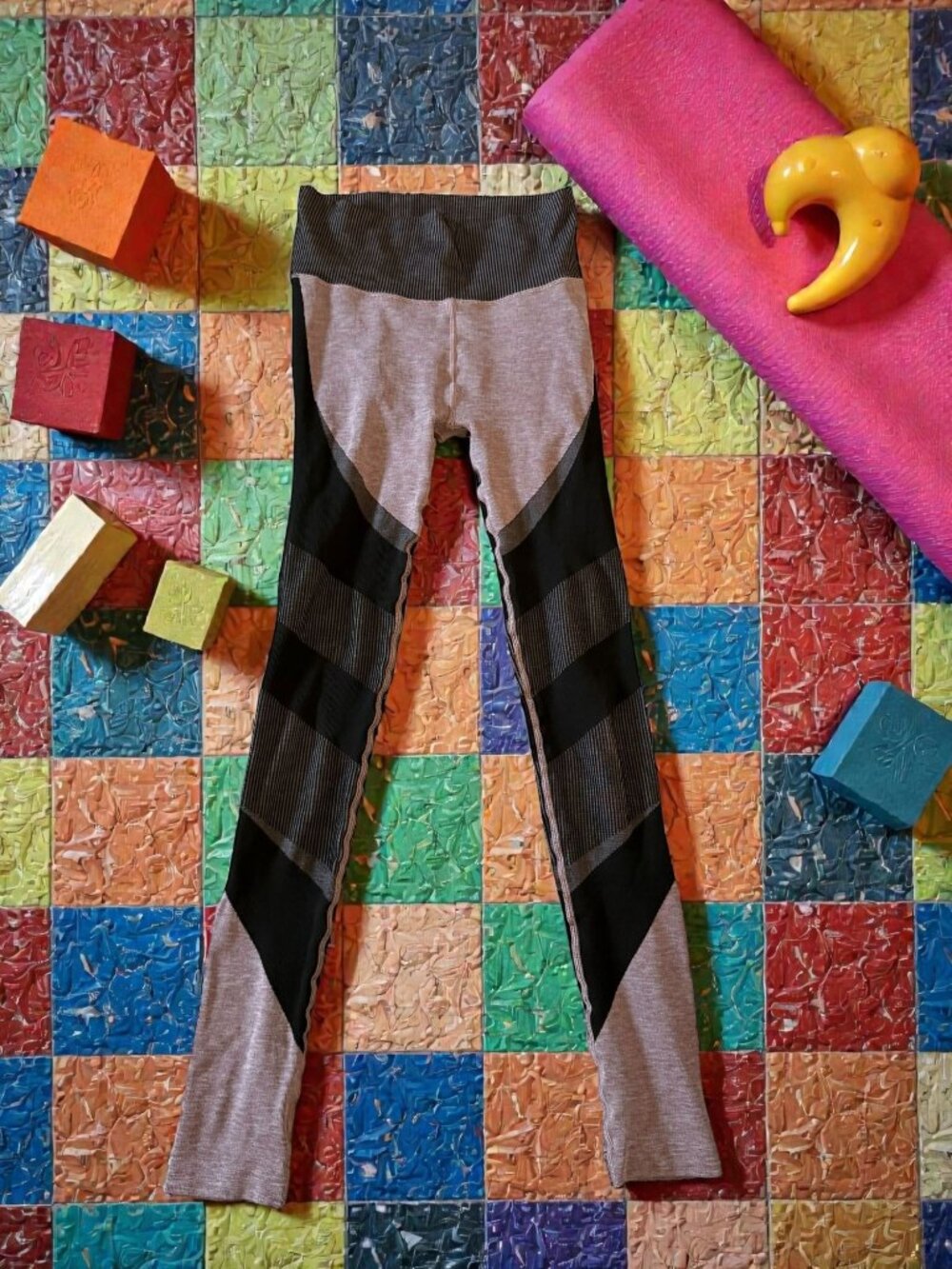 ALO Mauve Black Colorblock Leggings Size Small